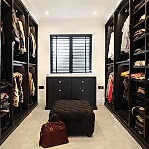 Sade Giyinme Odası 300x300 - Giyinme Odası